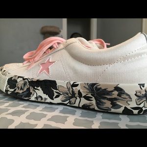 Converse Low Top Print Sneaker